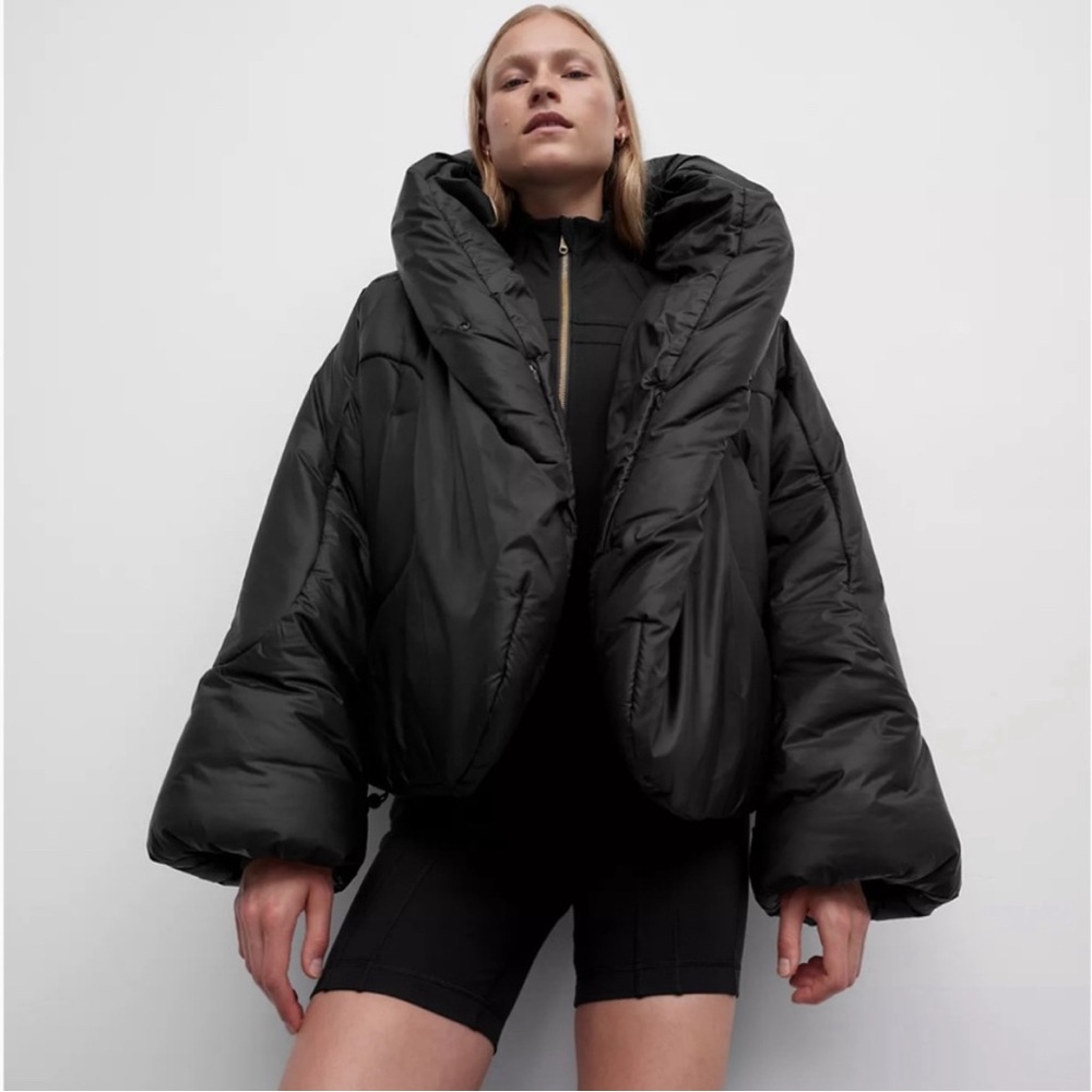 NWT Lululemon Hooded Insulated Wrap